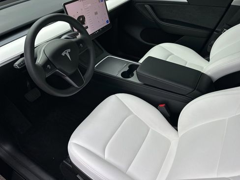 Used 2023 Tesla Model Y Long Range image 9