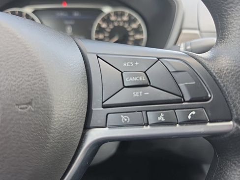 Used 2025 Nissan Altima 2.5 SV FWD image 25