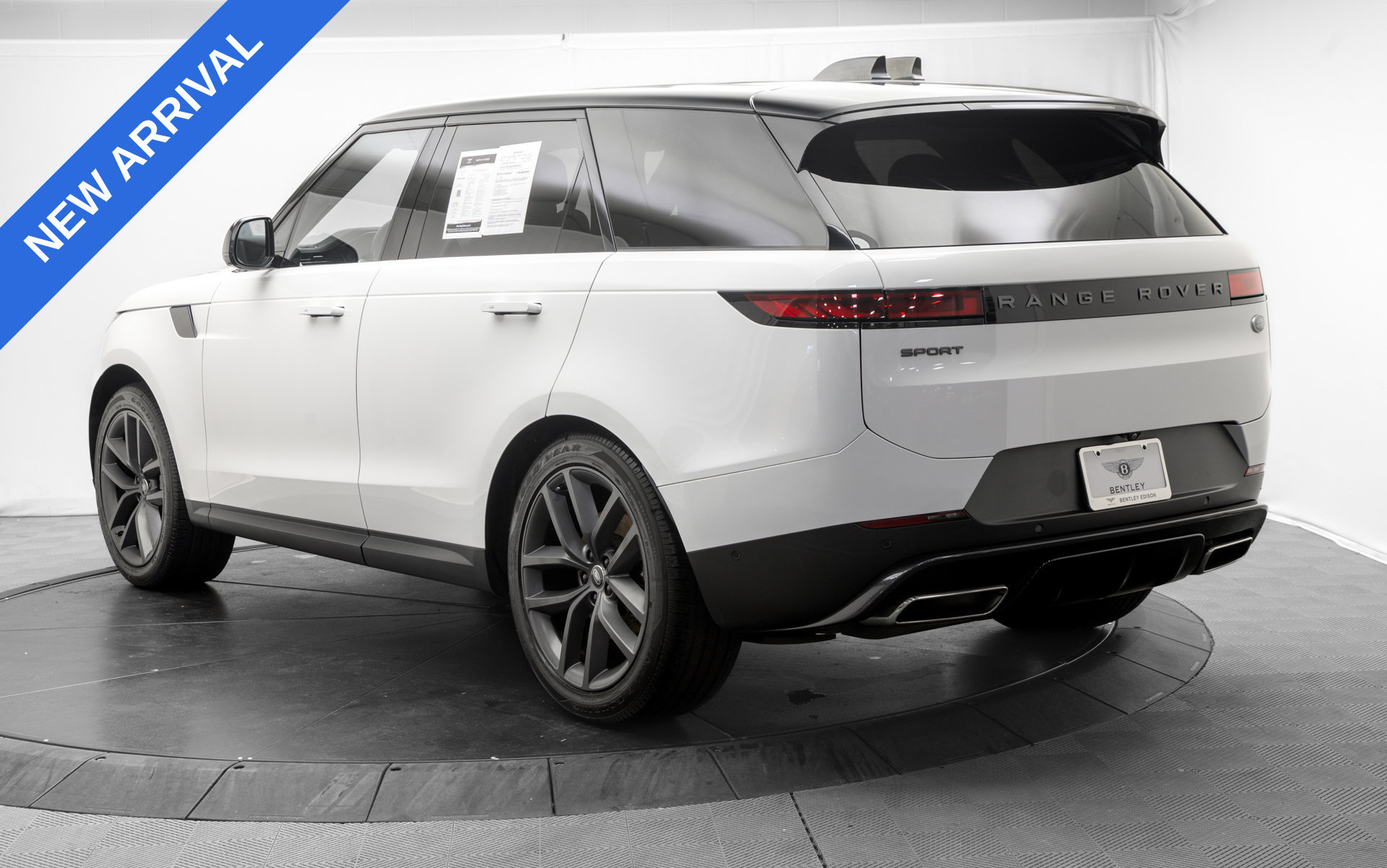 Used 2023 Land Rover Range Rover Sport SE AWD/4WD image 5