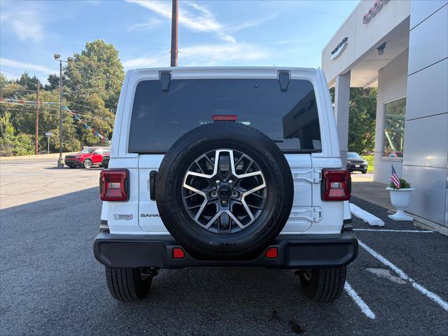 Certified 2026 Jeep Wrangler Unlimited Sahara AWD/4WD image 8