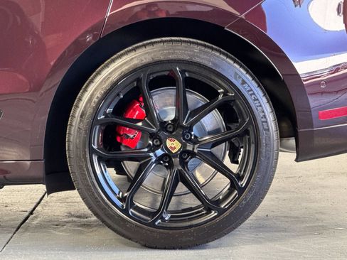 Certified 2025 Porsche Macan GTS AWD/4WD image 33