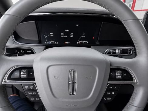 Used 2018 Lincoln Navigator L Select RWD image 14