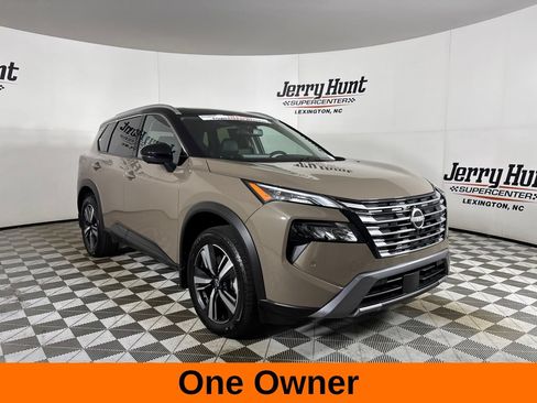 Used 2025 Nissan Rogue SL w/ Tech Package FWD image 4