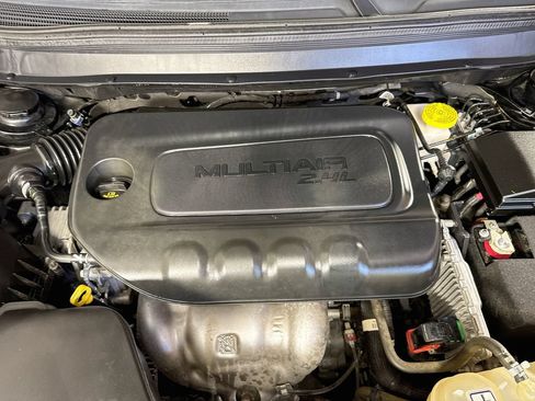 Used 2020 Jeep Cherokee Latitude Plus w/ Cold Weather Group FWD image 39