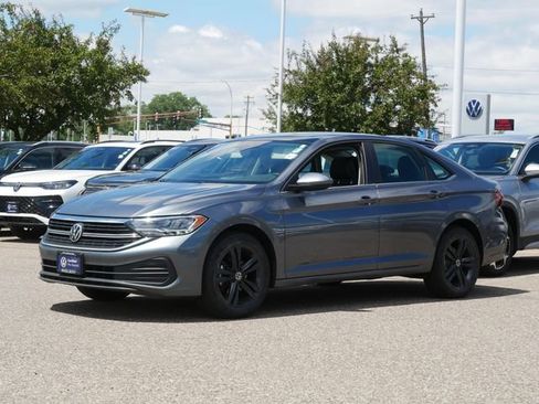 Certified 2022 Volkswagen Jetta SE FWD image 3