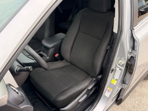 Used 2018 Toyota RAV4 LE image 13