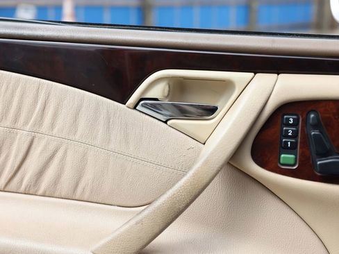 Used 2000 Mercedes-Benz E 320 4MATIC Sedan image 40