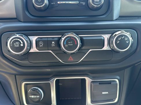 Used 2019 Jeep Wrangler Sport AWD/4WD image 10