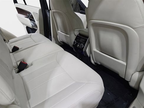 Used 2024 Land Rover Range Rover SE image 13