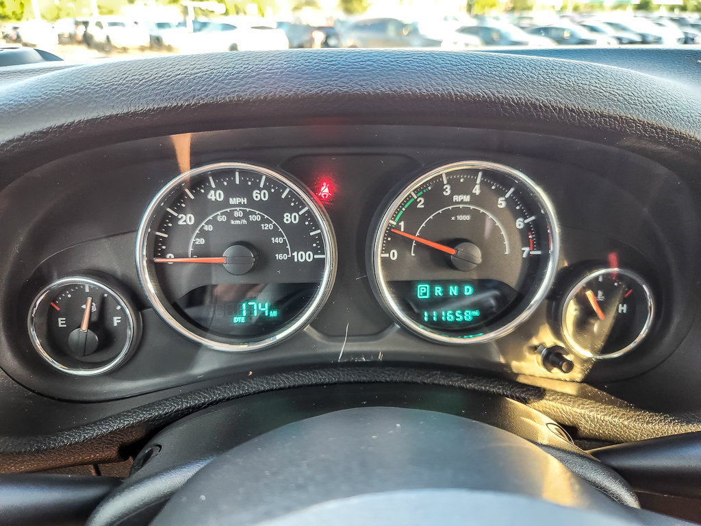 Used 2018 Jeep Wrangler Unlimited Sahara AWD/4WD image 11