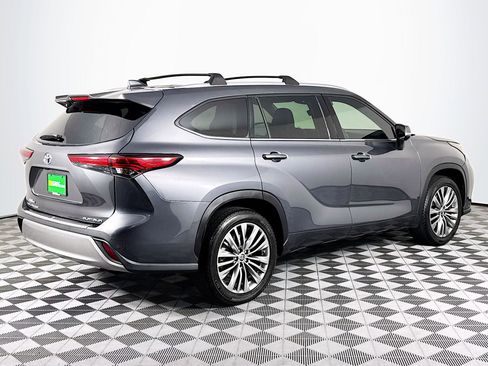 Used 2020 Toyota Highlander Platinum image 10