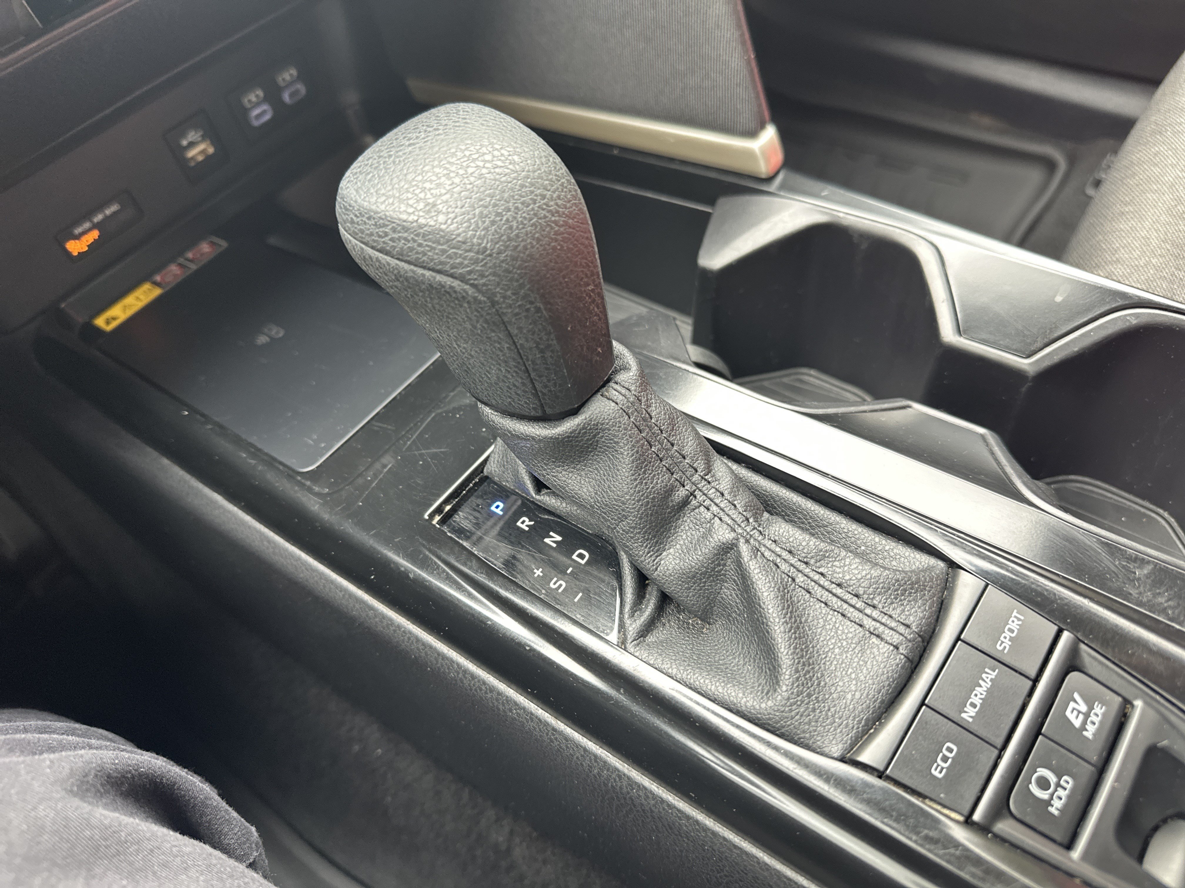 Used 2025 Toyota Camry LE FWD image 25