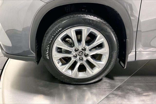 Used 2023 Toyota Highlander Limited AWD/4WD image 9