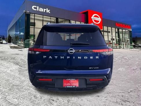 Used 2024 Nissan Pathfinder SV image 6