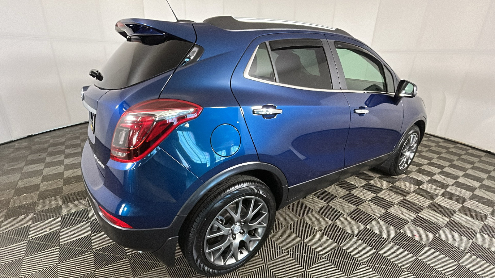Used 2019 Buick Encore Sport Touring FWD image 3