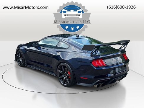 Used 2021 Ford Mustang Shelby GT500 w/ Carbon Fiber Track Pack RWD image 7