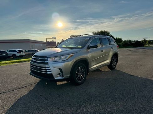 Used 2018 Toyota Highlander XLE w/ Protection Package #3 AWD/4WD image 12