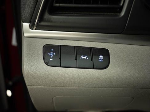 Used 2020 Hyundai Elantra SE FWD image 25