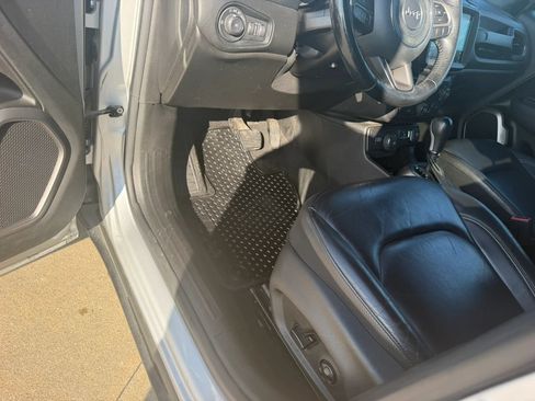 Used 2020 Jeep Renegade Altitude AWD/4WD image 74