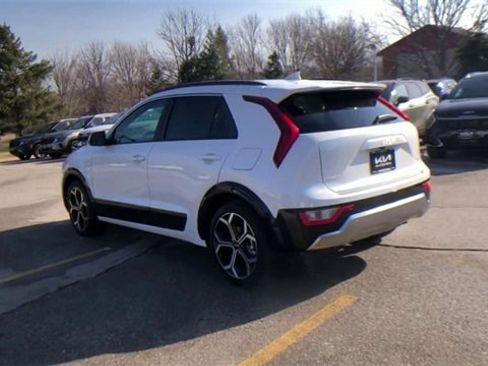 New 2025 Kia Niro EX Touring image 9