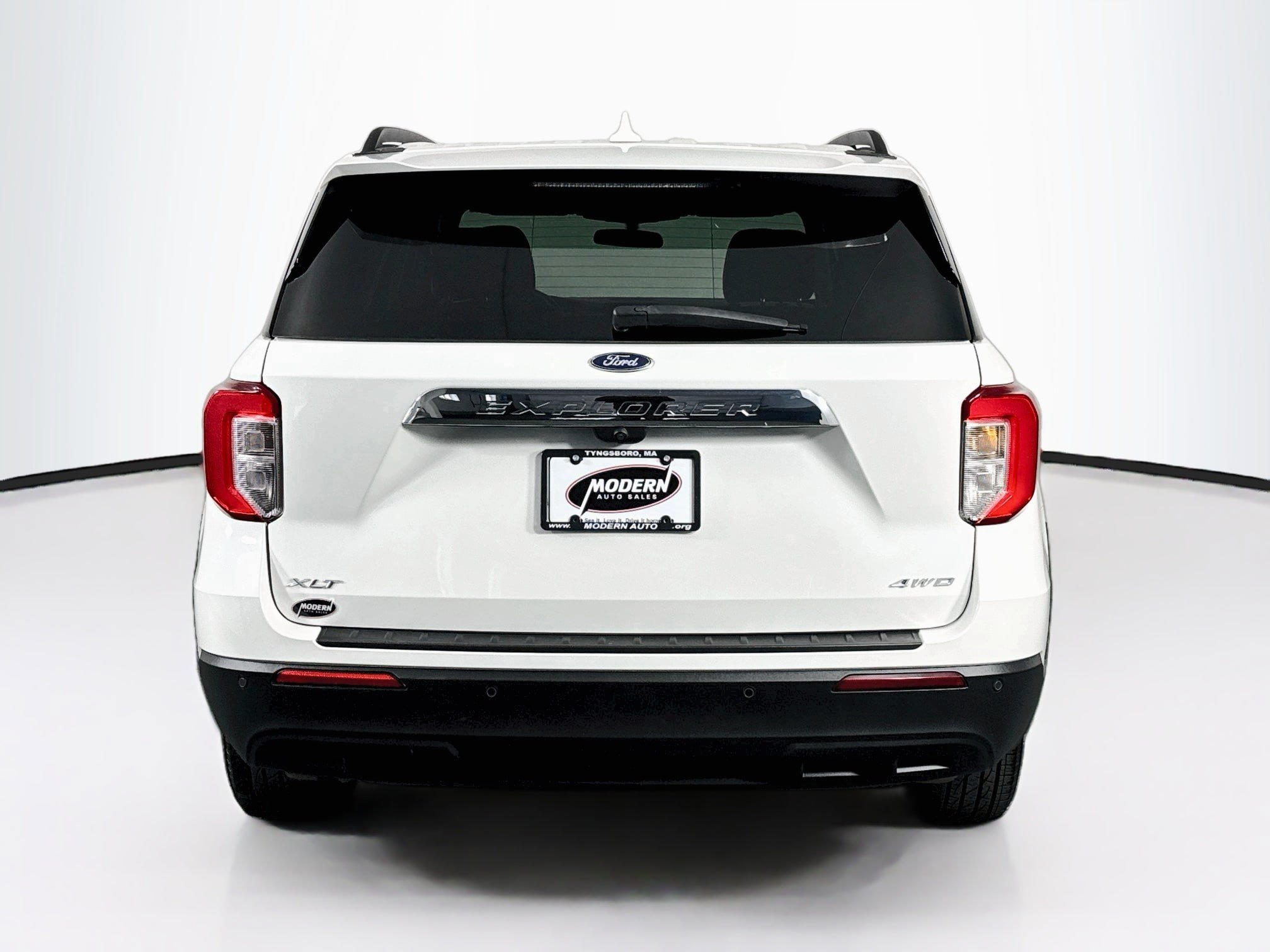 Used 2023 Ford Explorer XLT AWD/4WD image 14
