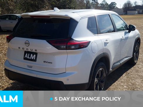 Used 2024 Nissan Rogue SV image 4