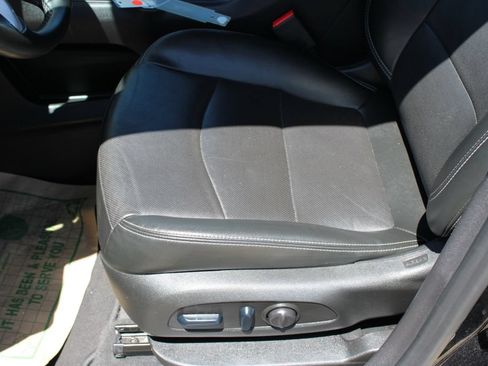 Used 2024 GMC Terrain SLT FWD image 18