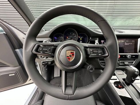 Used 2026 Porsche Macan AWD/4WD image 14