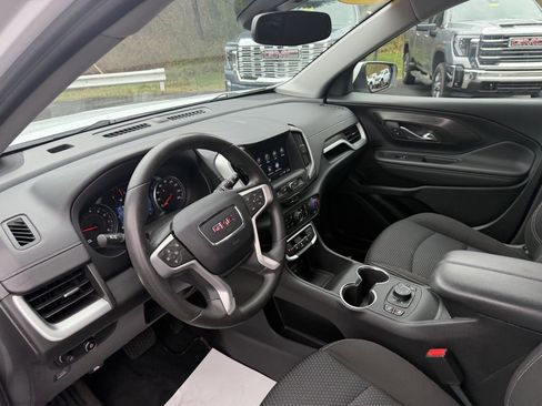 Used 2024 GMC Terrain SLE w/ Driver Convenience Package image 13