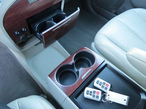 Used 2011 Toyota Sienna XLE image 26