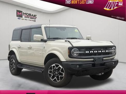 Used 2025 Ford Bronco Outer Banks AWD/4WD image 1