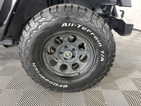 Used 2009 Jeep Wrangler X AWD/4WD image 16