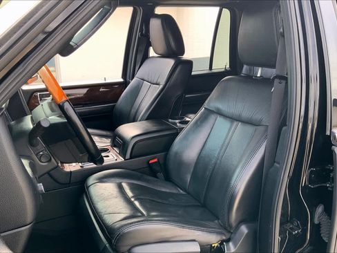 Used 2016 Lincoln Navigator L Select RWD image 7
