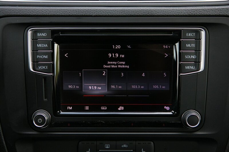 Used 2017 Volkswagen Jetta SE FWD image 19