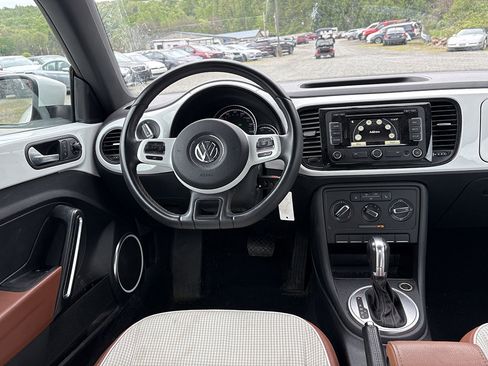 Used 2015 Volkswagen Beetle 1.8T Classic FWD image 6