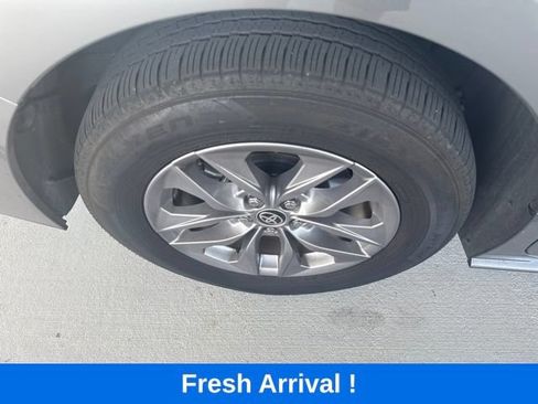 Used 2026 Toyota Sienna XLE FWD image 23