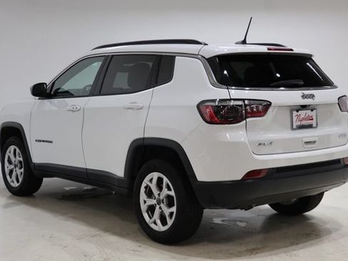 Used 2025 Jeep Compass Latitude w/ Sun & Sound Group AWD/4WD image 6