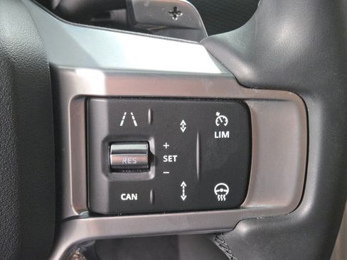 Used 2025 Land Rover Discovery Dynamic SE image 25