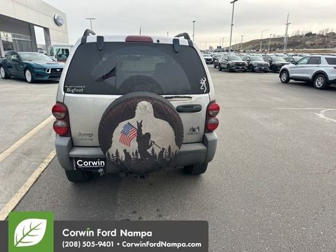 Used 2005 Jeep Liberty Sport image 8