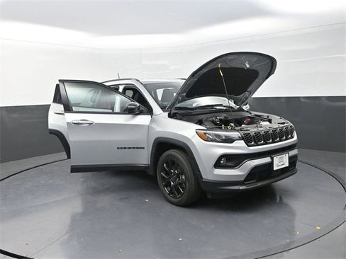 New 2026 Jeep Compass Latitude image 25