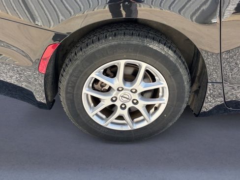 Used 2023 Chrysler Pacifica Touring-L image 3