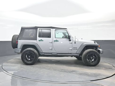Used 2018 Jeep Wrangler Unlimited Sport S AWD/4WD image 7