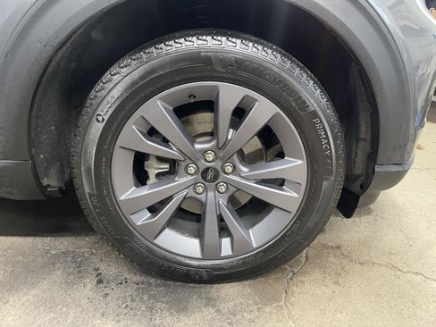 Used 2023 Ford Explorer XLT w/ Equipment Group 202A AWD/4WD image 32