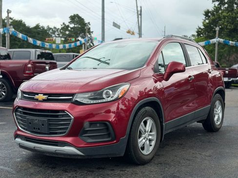Used 2019 Chevrolet Trax LT w/ LT Convenience Package FWD image 1