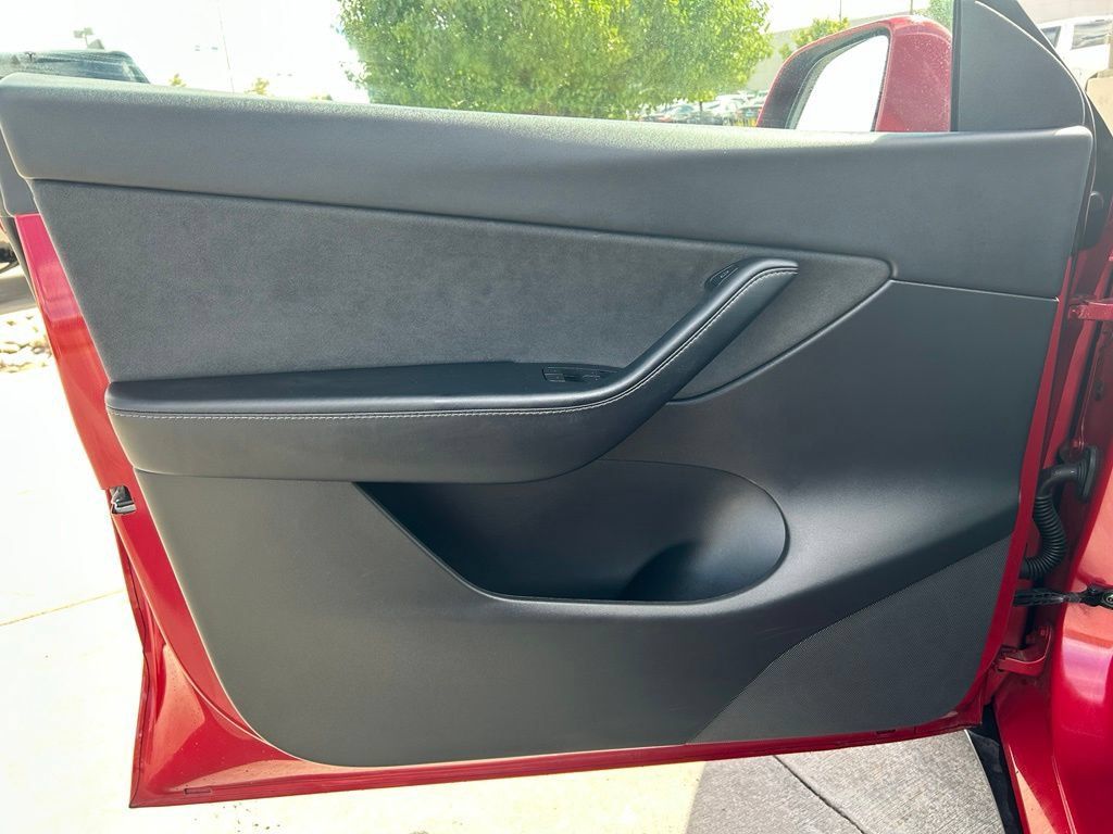 Used 2022 Tesla Model Y Performance AWD/4WD image 17