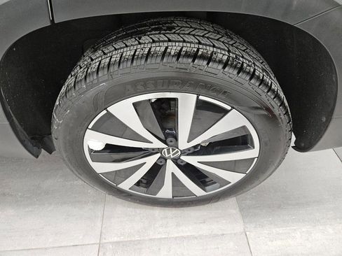 Used 2022 Volkswagen Taos SE w/ Panoramic Sunroof Package image 5