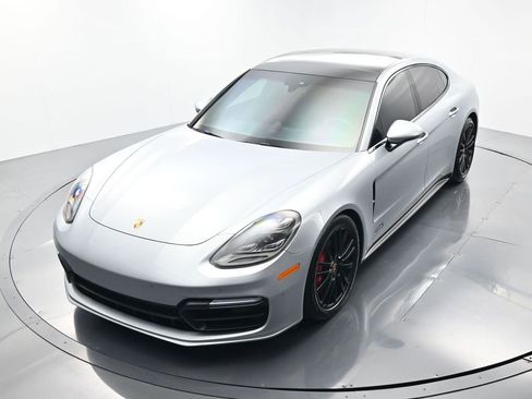 Used 2020 Porsche Panamera GTS image 21