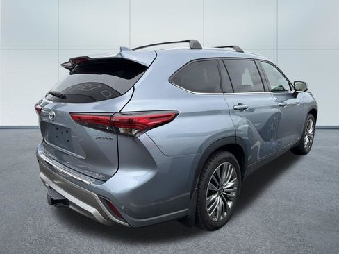 Used 2021 Toyota Highlander Platinum AWD/4WD image 4