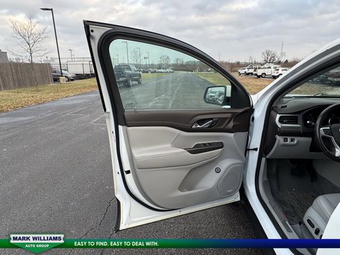 Used 2021 GMC Acadia SLT w/ LPO, Floor Liner Package image 5