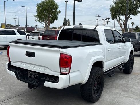 Used 2017 Toyota Tacoma SR5 w/ Tow Package RWD image 7